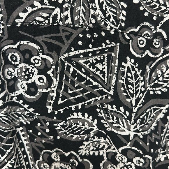 Gloria Vanderbilt Casuals leaf, flower and diamond print XL button down shirt - Picture 7 of 9